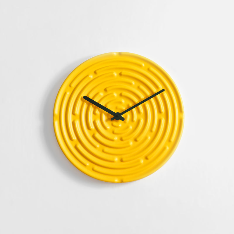 raawii Manon Novelli - Minos - horloge murale Clock Freesia yellow/dark green