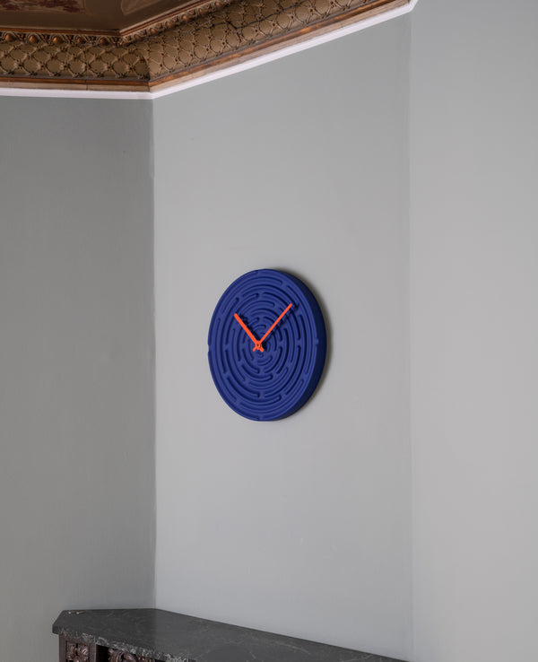 raawii Manon Novelli - Minos - horloge murale Clock Horizon blue/traffic orange