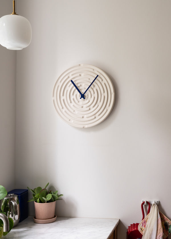 raawii Manon Novelli - Minos - horloge murale Clock Meringue white/horizon blue
